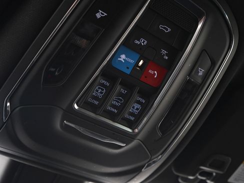 Used 2024 Jeep Grand Cherokee Limited AWD/4WD image 26