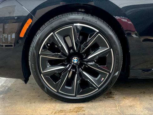 Used 2025 BMW 740i w/ Premium Package image 12