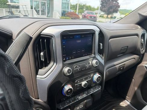Used 2020 GMC Sierra 1500 SLE w/ SLE Value Package AWD/4WD image 4