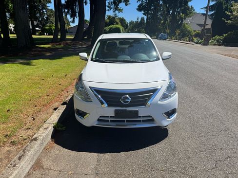 Used 2015 Nissan Versa w/ SL Tech Package FWD image 8