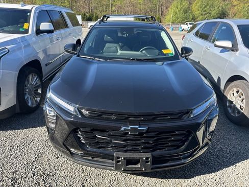 Used 2025 Chevrolet Trax ACTIV w/ Sunroof Package image 2