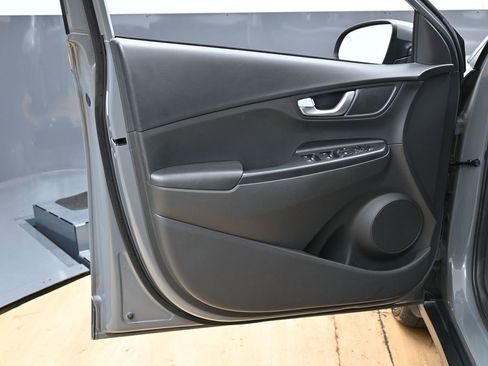 Used 2023 Hyundai Kona SE image 39