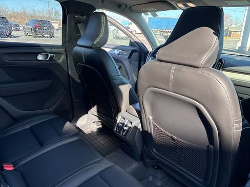 Certified 2023 Volvo XC40 B5 Ultimate w/ Protection Package Premier AWD/4WD image 39