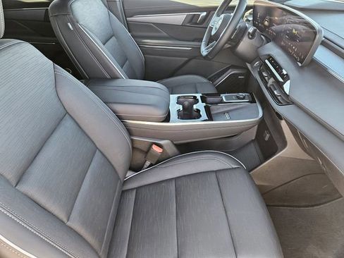 Used 2025 Buick Enclave Sport Touring image 14