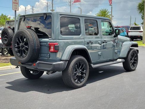 Used 2025 Jeep Wrangler Unlimited Sahara AWD/4WD image 6