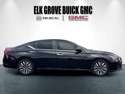 Used 2024 Nissan Altima 2.5 SV image 3