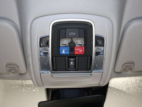 Used 2022 RAM 1500 Laramie AWD/4WD image 16