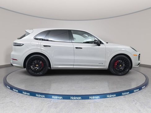Used 2023 Porsche Cayenne GTS image 5