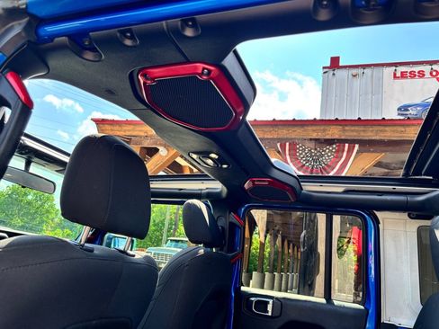 Used 2021 Jeep Wrangler Unlimited Sahara AWD/4WD image 30
