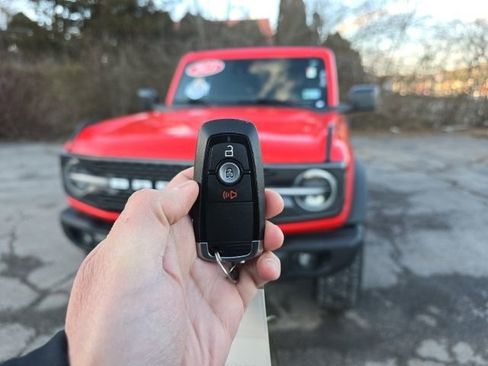 Used 2023 Ford Bronco Badlands image 28