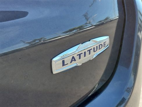 Used 2024 Jeep Compass Latitude image 6