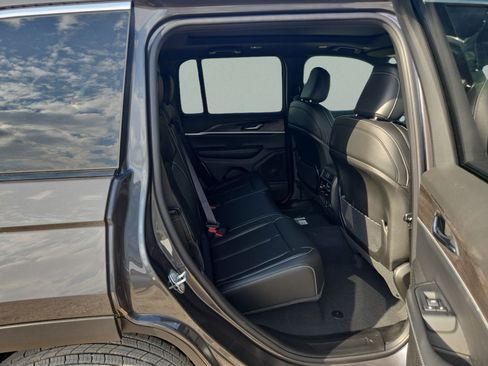 New 2025 Jeep Grand Cherokee Limited RWD image 35