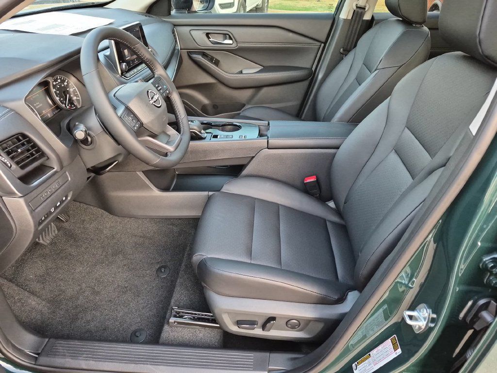 New 2026 Nissan Rogue Dark Armor FWD image 11