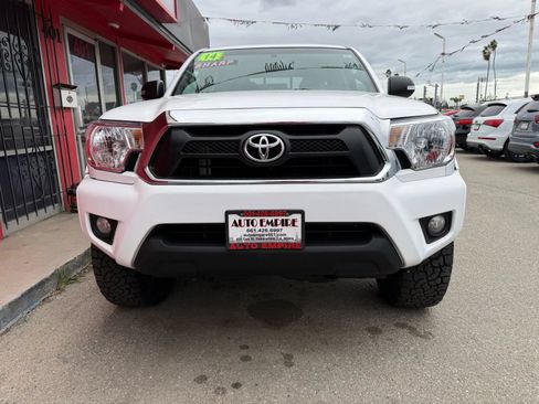 Used 2014 Toyota Tacoma PreRunner w/ Limited Package RWD image 3