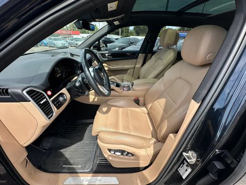 Used 2019 Porsche Cayenne AWD/4WD image 10