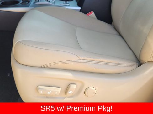 Used 2021 Toyota 4Runner SR5 Premium w/ Moonroof Package RWD image 32