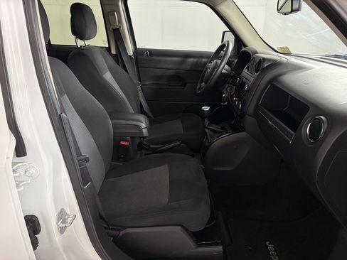 Used 2016 Jeep Patriot Sport image 33