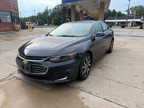 Used 2017 Chevrolet Malibu LT w/ Driver Confidence Package FWD image 4