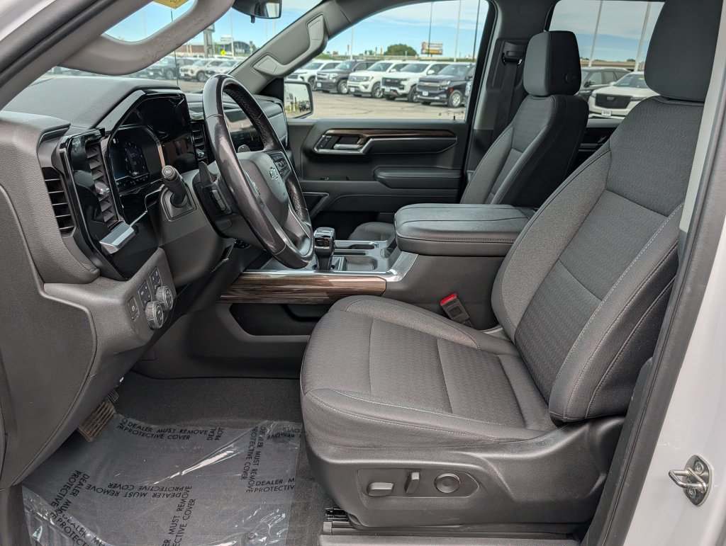 Used 2023 Chevrolet Silverado 1500 RST AWD/4WD image 15