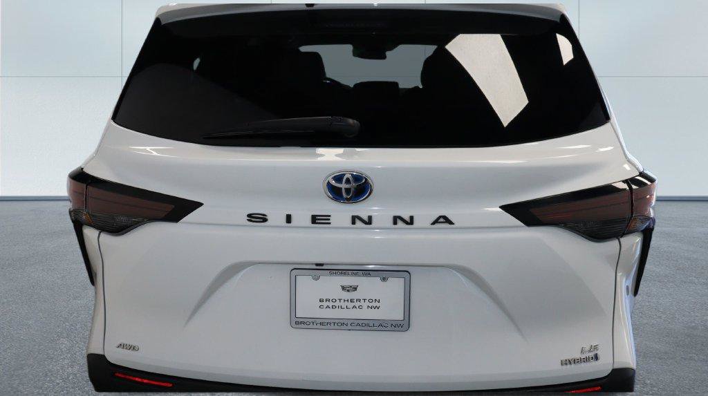Used 2024 Toyota Sienna LE AWD/4WD image 16