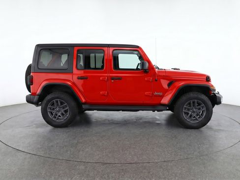 Used 2025 Jeep Wrangler Unlimited Sport AWD/4WD image 11