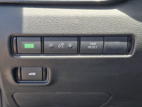 Used 2025 Nissan Sentra SV FWD image 34