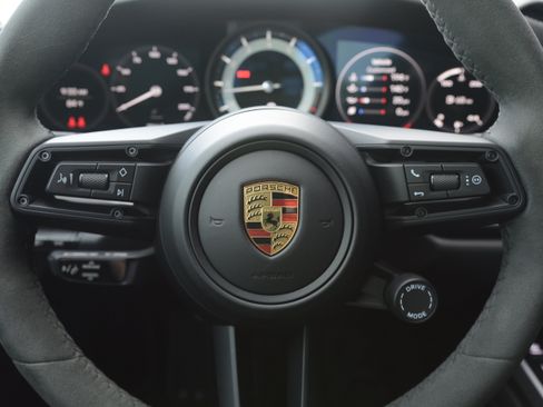 Certified 2022 Porsche 911 Carrera S RWD image 19