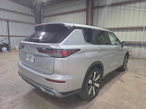 Used 2025 Mitsubishi Outlander SE FWD image 9