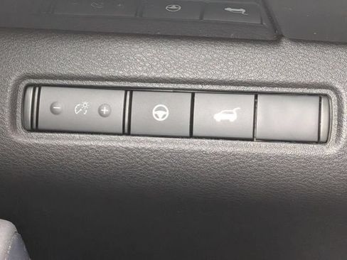 Used 2025 Nissan Pathfinder SV FWD image 17