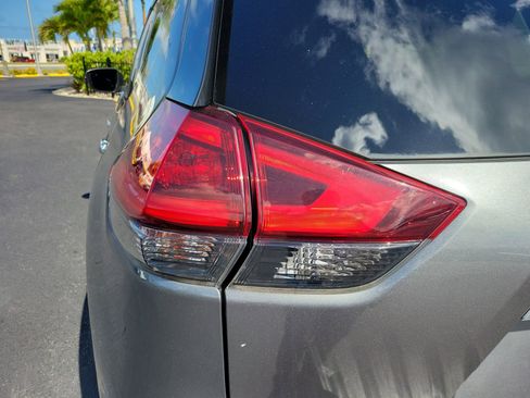 Used 2019 Nissan Rogue S w/ Special Edition Package FWD image 12