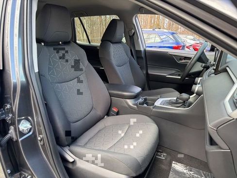 Used 2021 Toyota RAV4 XLE w/ XLE Grade Weather Package AWD/4WD image 9