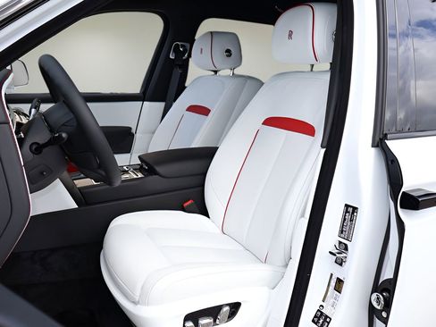 New 2026 Rolls-Royce Cullinan Black Badge image 14