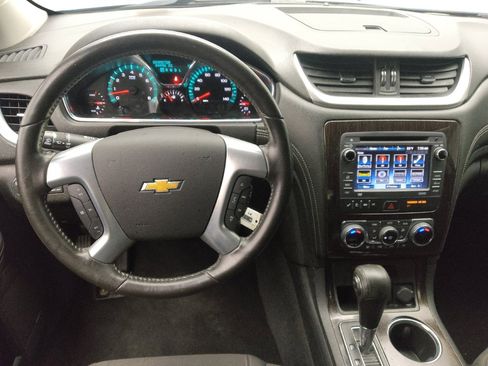 Used 2017 Chevrolet Traverse LT w/ Traveler's Package image 22
