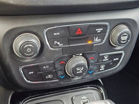 Certified 2018 Jeep Compass Limited image 29