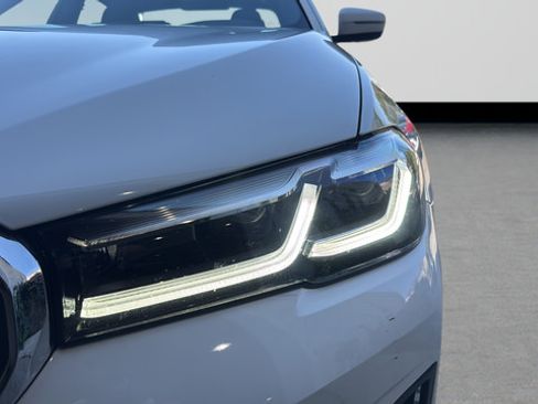 Used 2022 BMW 530i w/ Convenience Package RWD image 30