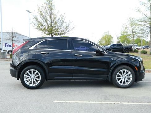 Used 2022 Cadillac XT4 Luxury w/ Cold Weather Package FWD image 4