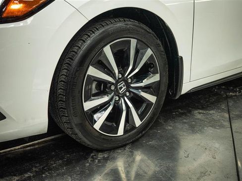 Used 2024 Honda Civic EX-L image 3