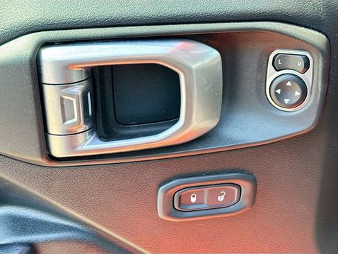 Used 2019 Jeep Wrangler Sport AWD/4WD image 13