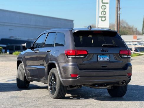 Used 2020 Jeep Grand Cherokee Altitude image 2