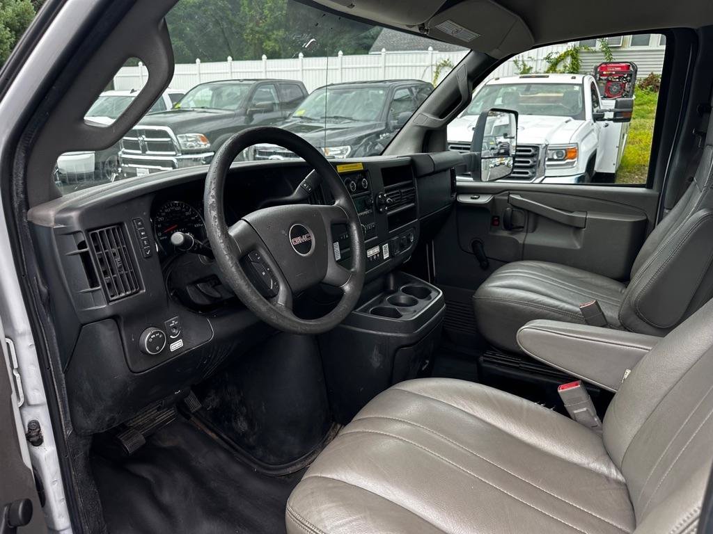 Used 2017 GMC Savana 3500 Extended RWD image 11