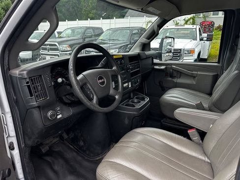 Used 2017 GMC Savana 3500 Extended RWD image 11