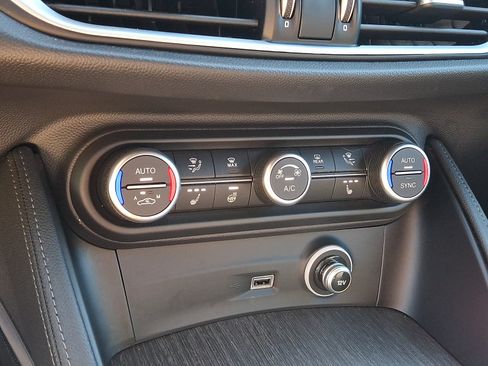 Used 2023 Alfa Romeo Stelvio Ti AWD/4WD image 17