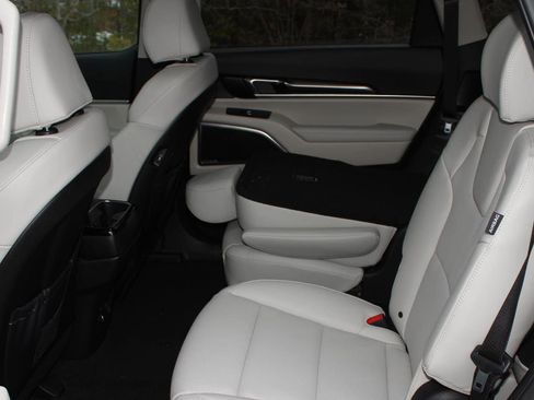 New 2025 Kia Telluride S image 18