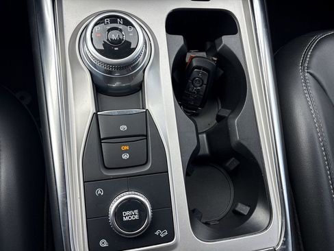 Used 2021 Ford Explorer XLT w/ Equipment Group 202A AWD/4WD image 17