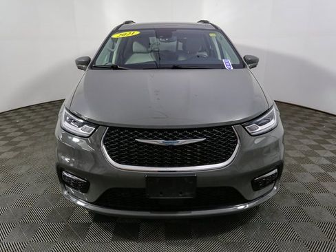 Used 2021 Chrysler Pacifica Touring-L image 4