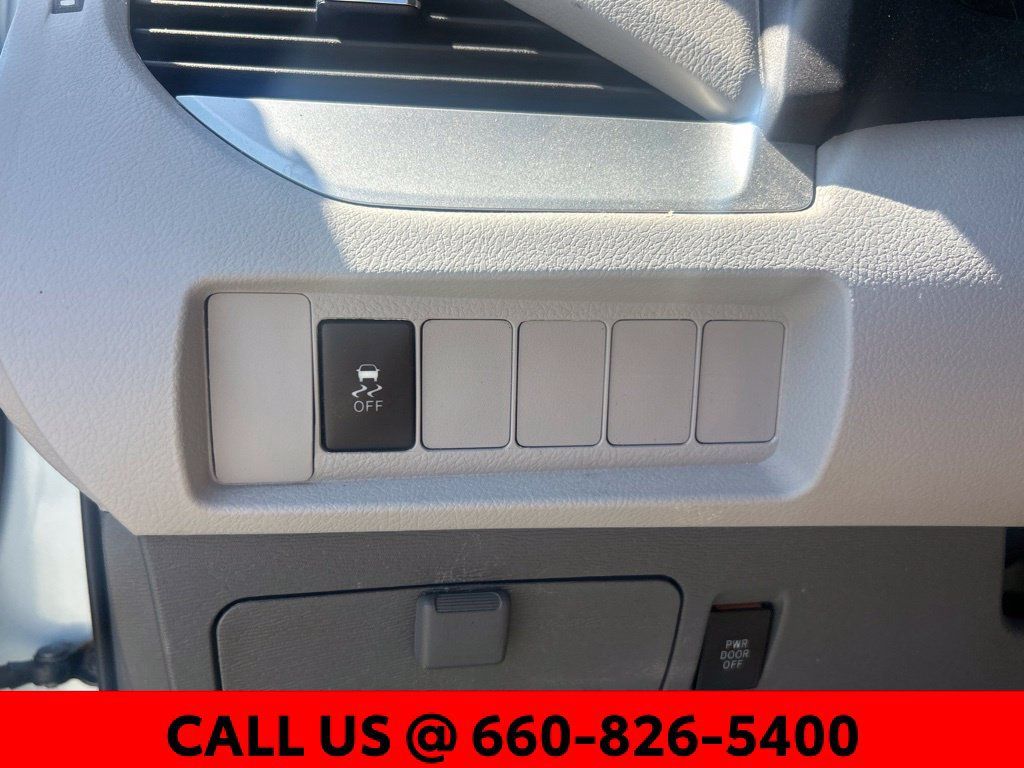 Used 2017 Toyota Sienna LE FWD image 12