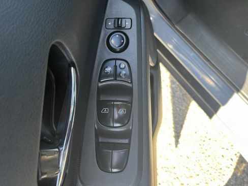 Used 2023 Nissan Kicks SV image 5