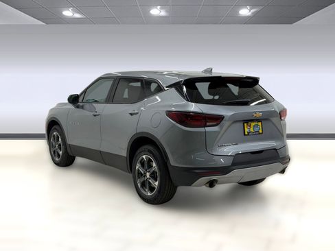 Used 2025 Chevrolet Blazer LT AWD/4WD image 2