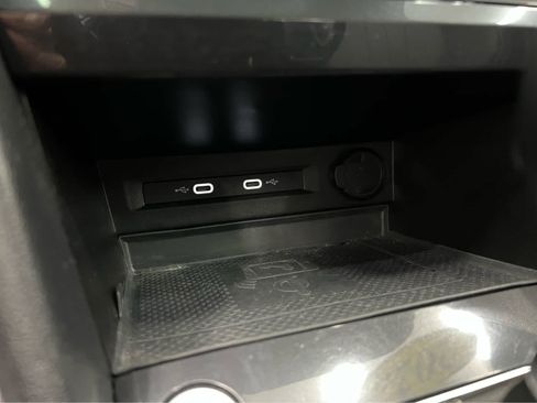 Used 2022 Volkswagen Tiguan SE R-Line image 25