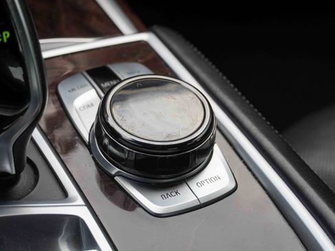 Used 2019 BMW 740i w/ Executive Package image 32